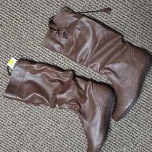 Brand new never worn brown boots